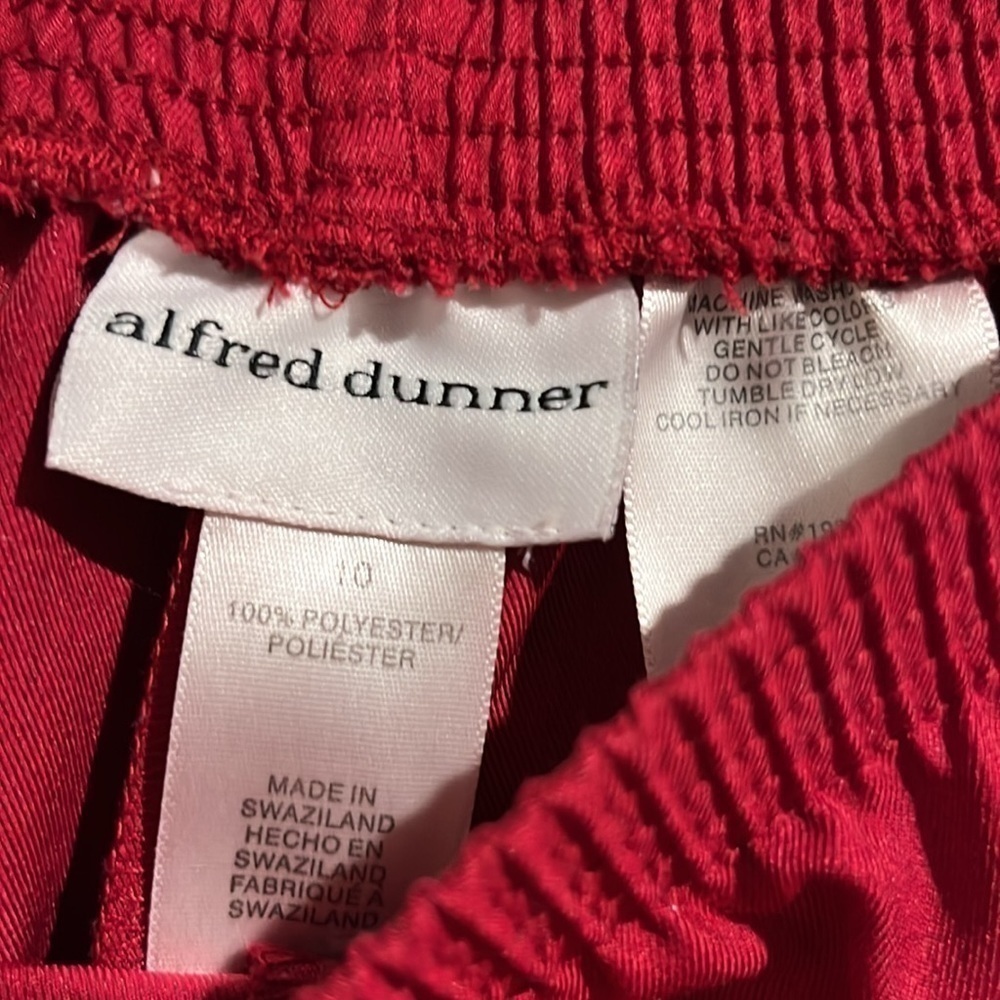 Alfred Dunner red pants. Size 10. Side pockets. Elastic waist. - Picture 4 of 5